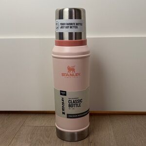 The Legendary Classic Stanley Insulated Bottle in Blush Pink - 1 QT/ .94 L